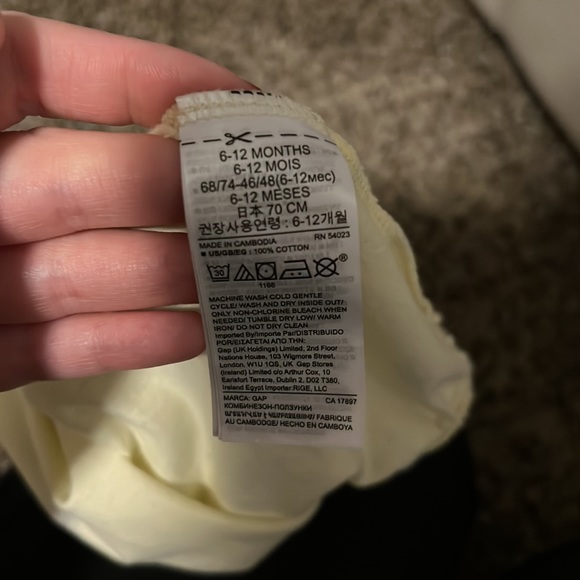 Adorable Gap rompers - Picture 2 of 3